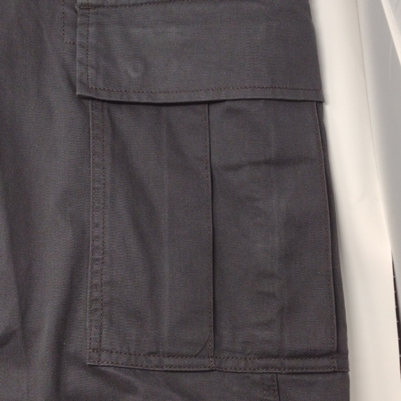 Levi's Men's Flat Front Carrier Cargo Shorts - Picture 4 of 12